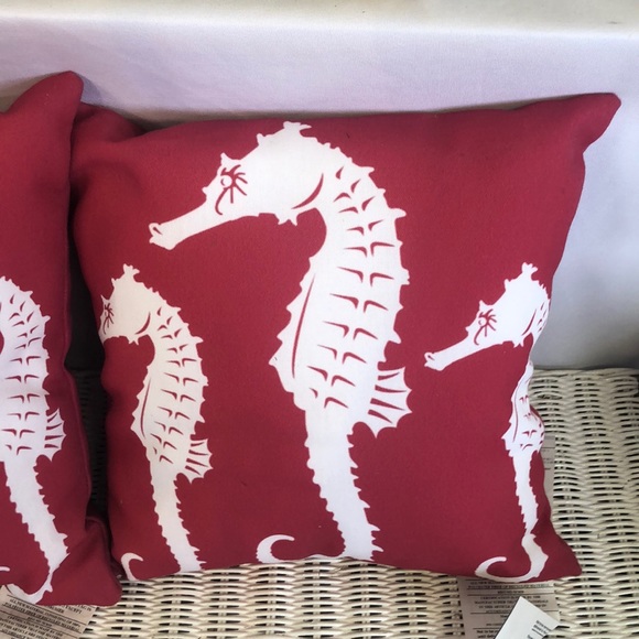 PILLOWS - Picture 3 of 3